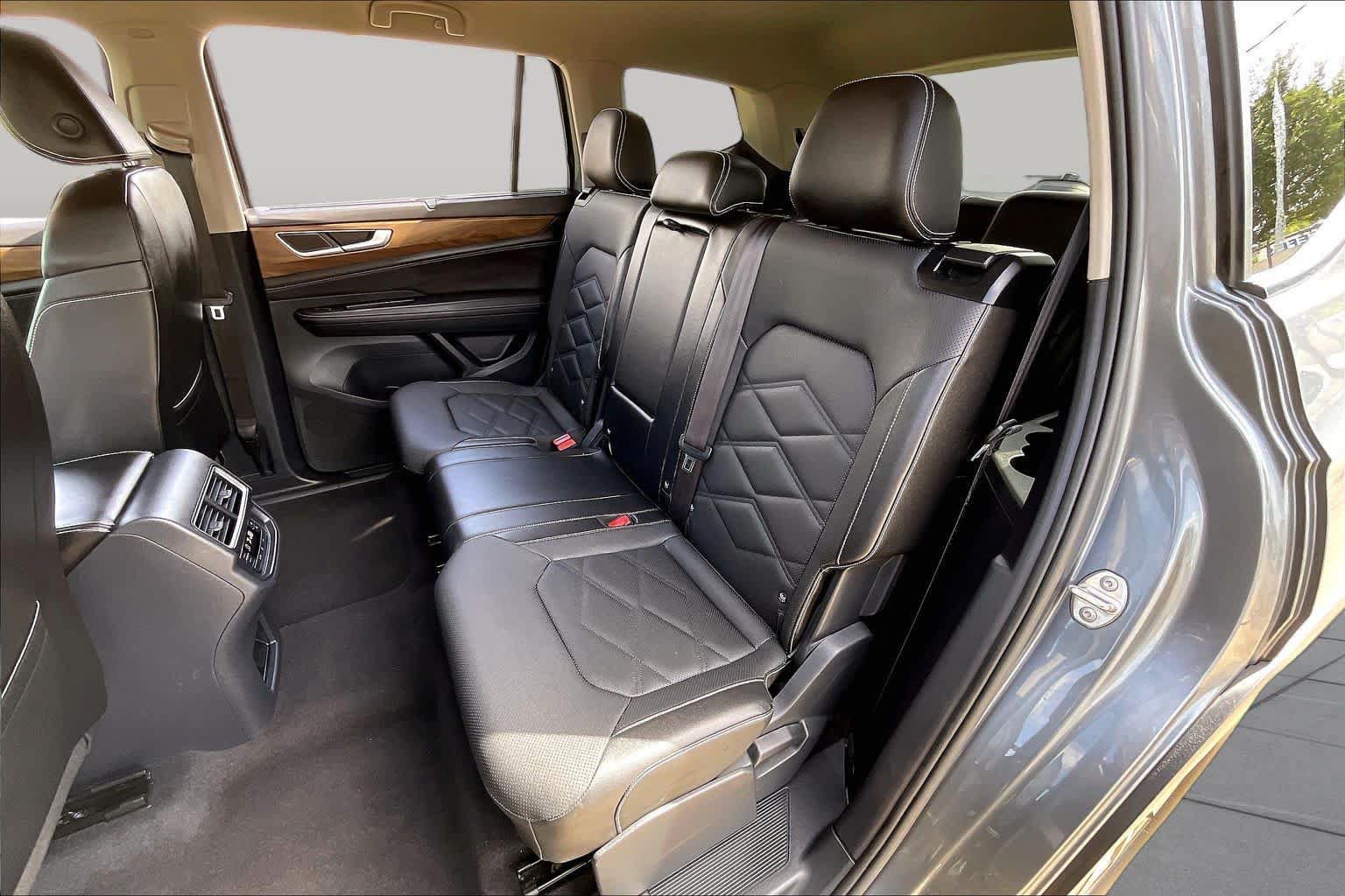 Used 2025 Volkswagen Atlas SE FWD image 41