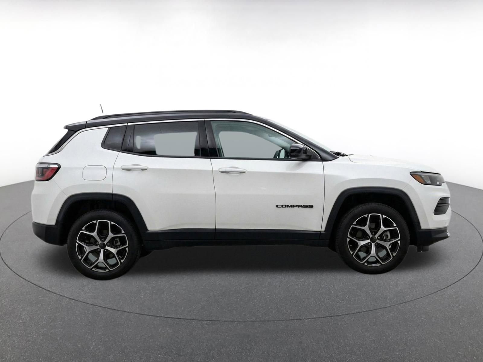 Used 2025 Jeep Compass Limited AWD/4WD image 10