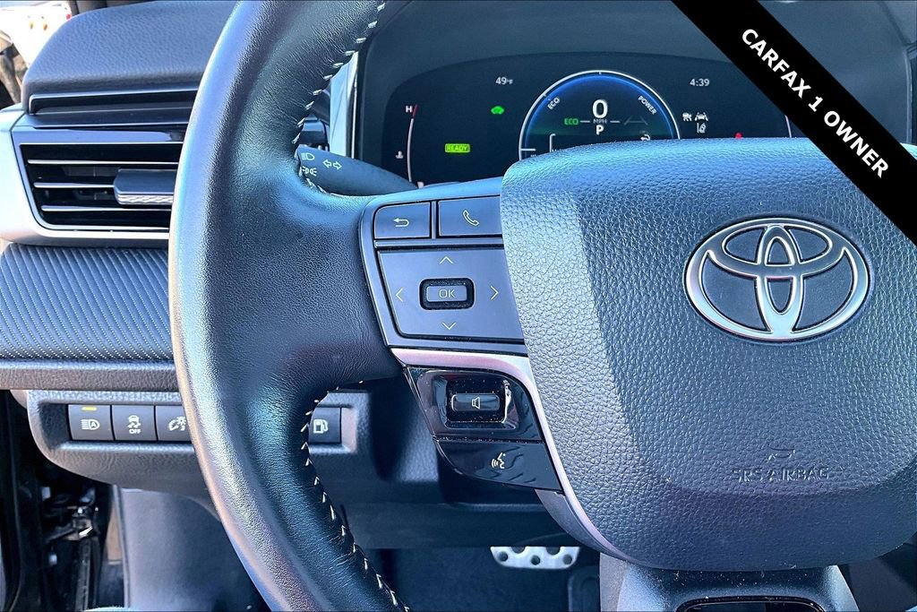 Used 2025 Toyota Camry SE image 11