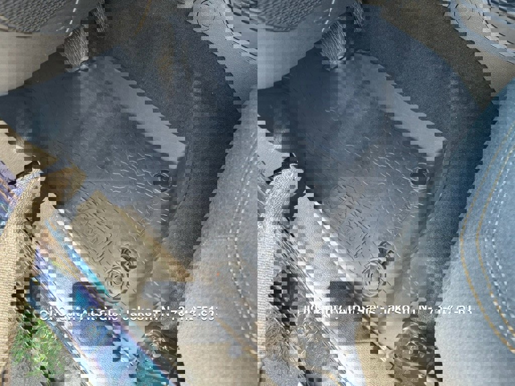 Used 2025 Jeep Wrangler Sport image 32