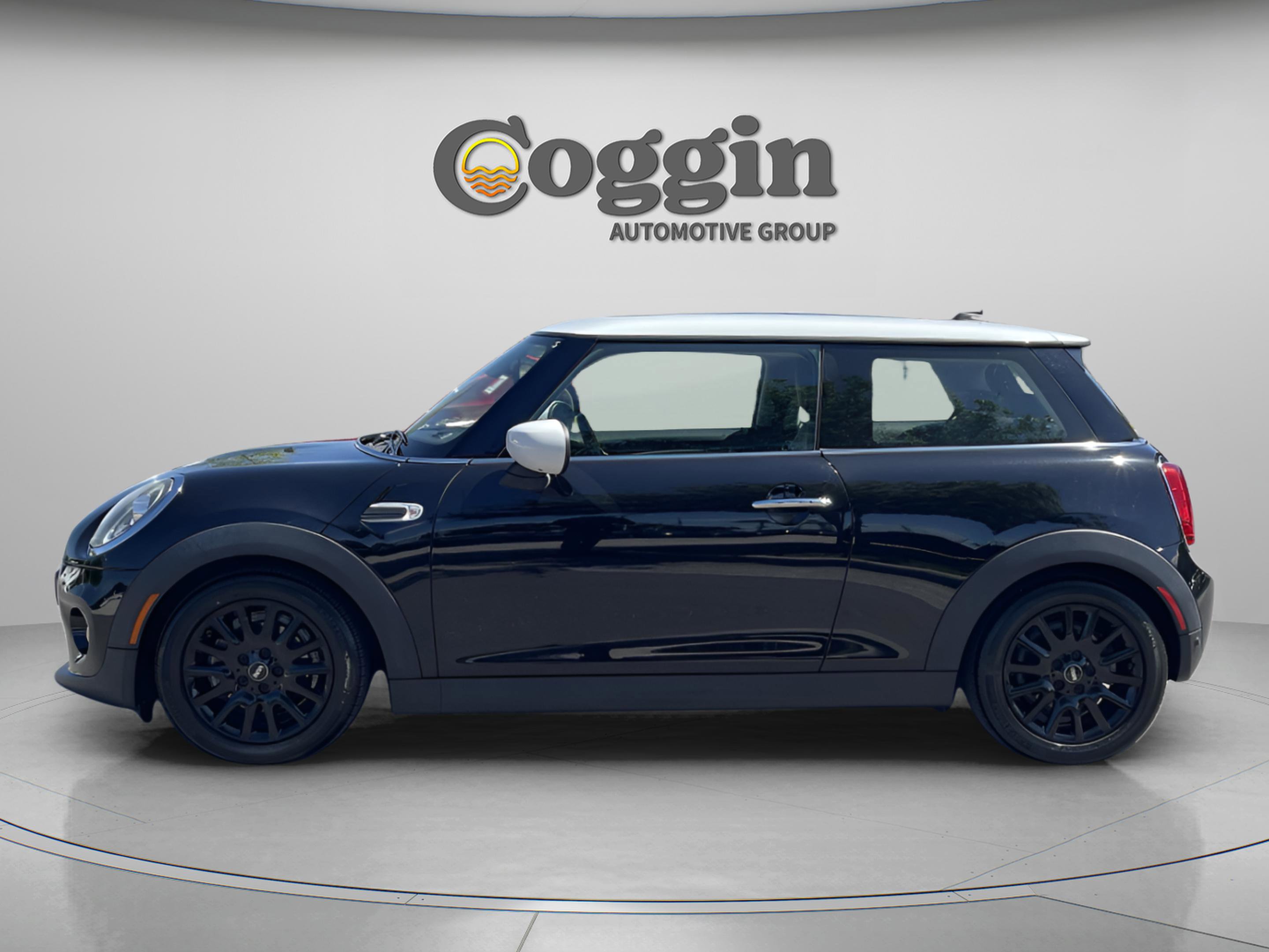 Used 2020 MINI Cooper 2-Door Hardtop image 3