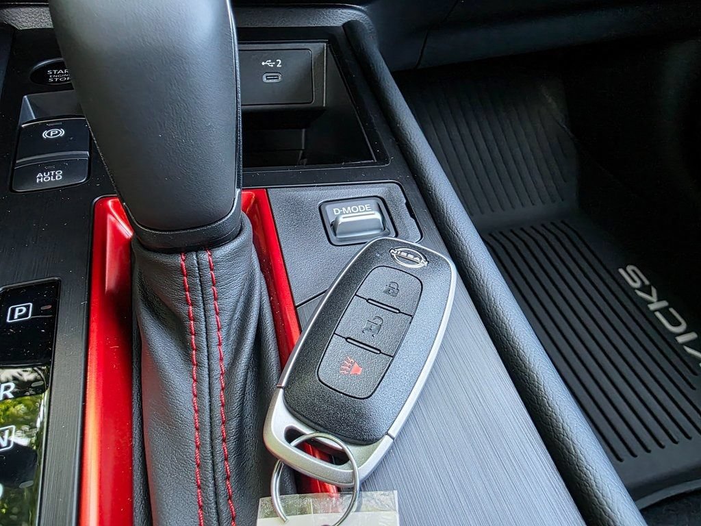 Used 2025 Nissan Kicks SR AWD/4WD image 21