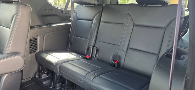Used 2022 Chevrolet Suburban Z71 w/ Luxury Package AWD/4WD image 15