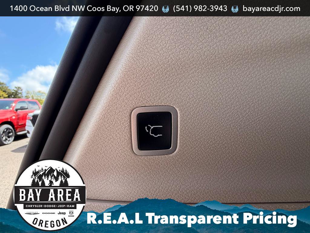 Used 2023 Chrysler Voyager LX FWD image 26