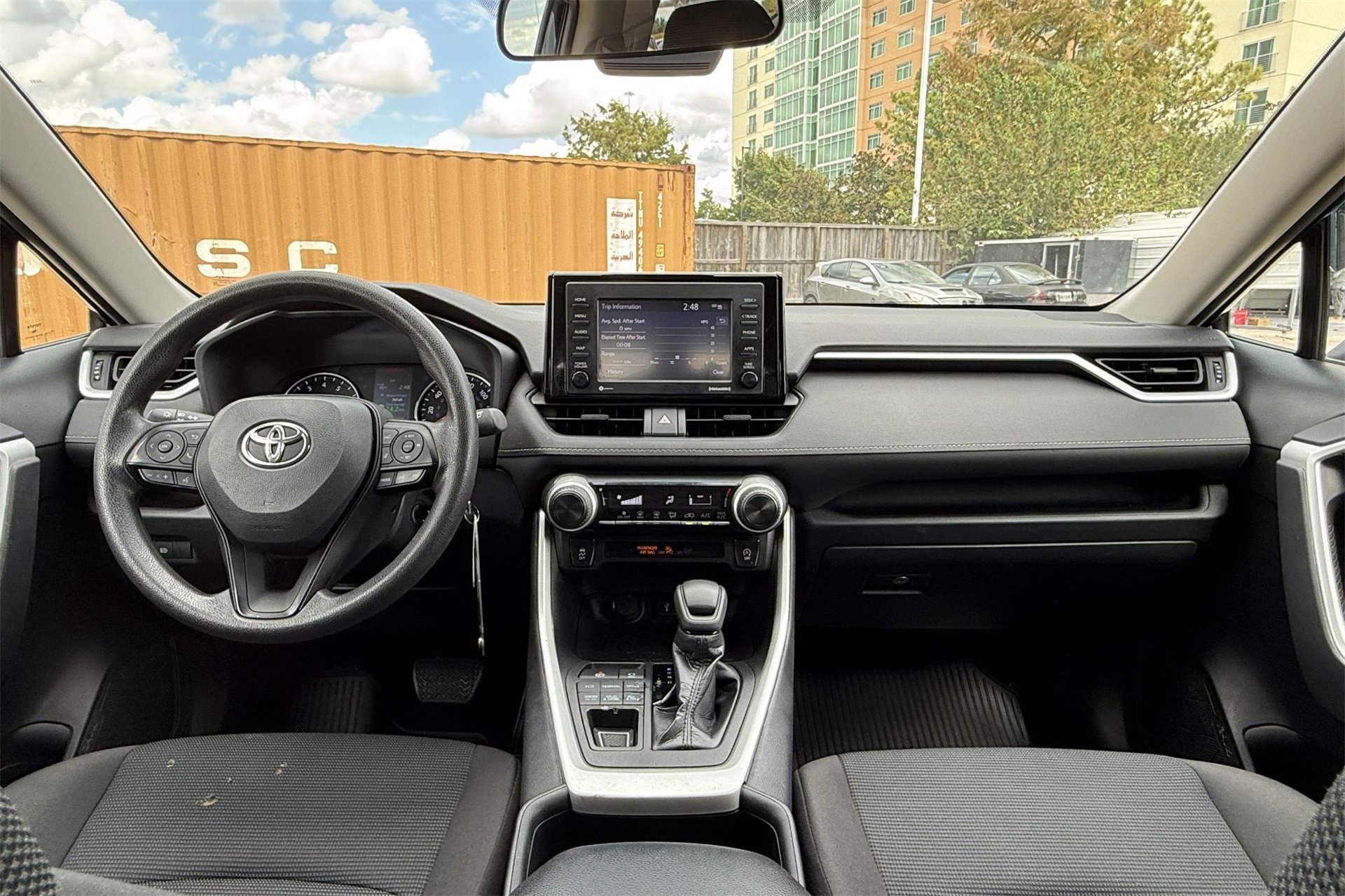 Used 2022 Toyota RAV4 LE image 10