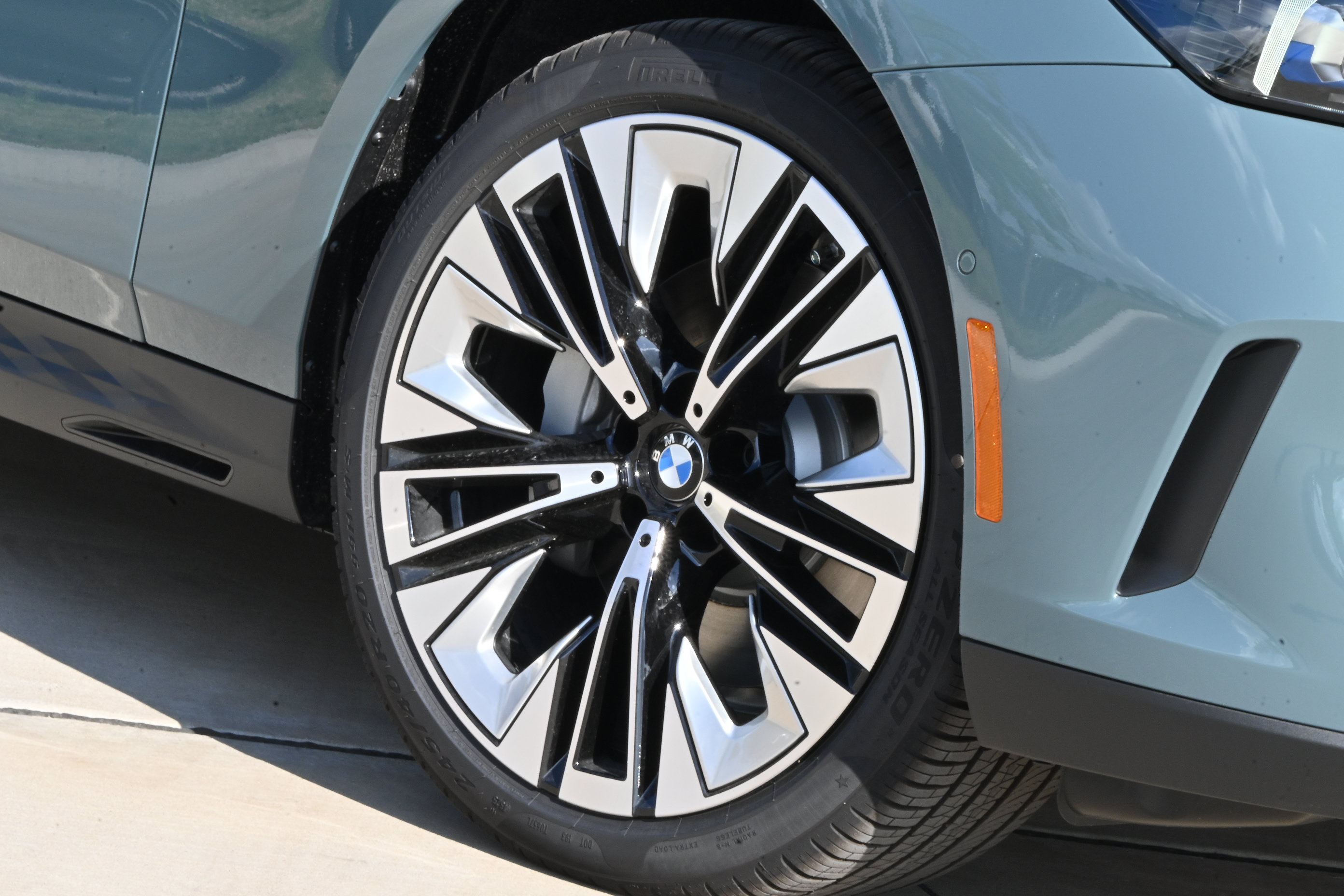 Used 2026 BMW 530i w/ Convenience Package RWD image 9