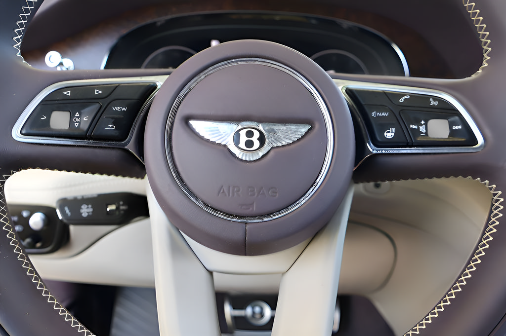 Used 2023 Bentley Bentayga Extended Wheelbase AWD/4WD image 25