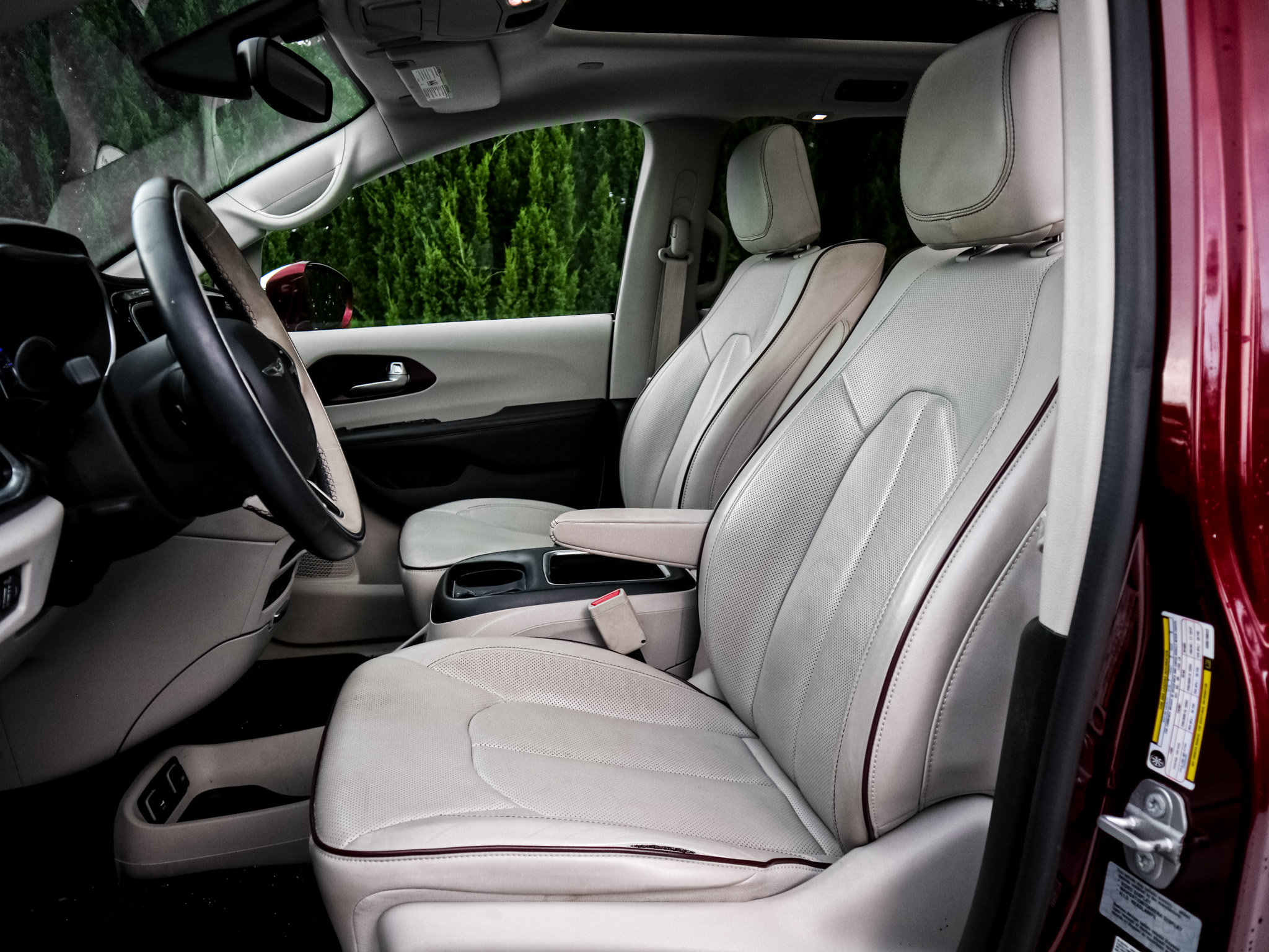 Used 2017 Chrysler Pacifica Limited FWD image 7
