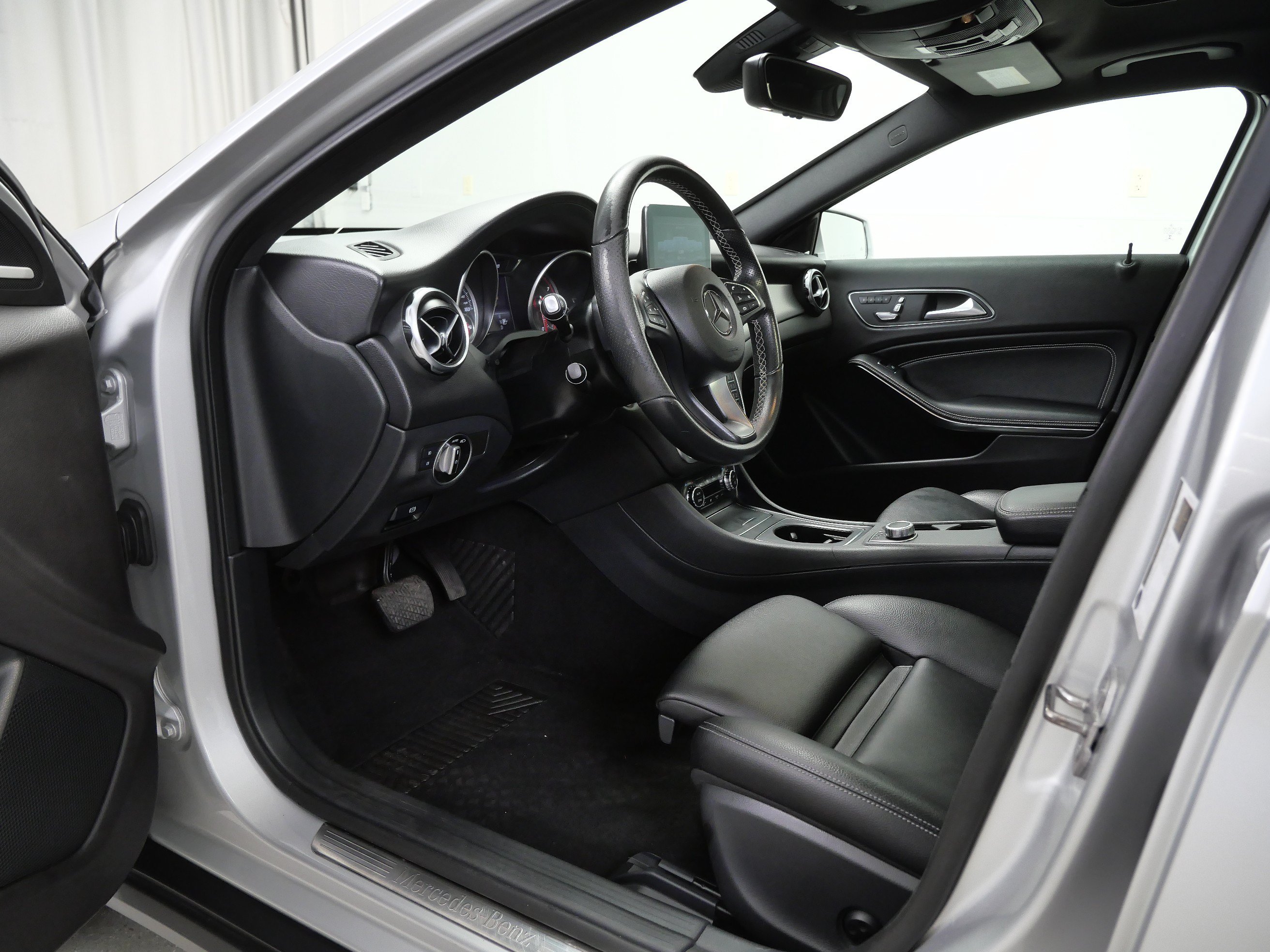 Used 2018 Mercedes-Benz GLA 250 4MATIC image 14
