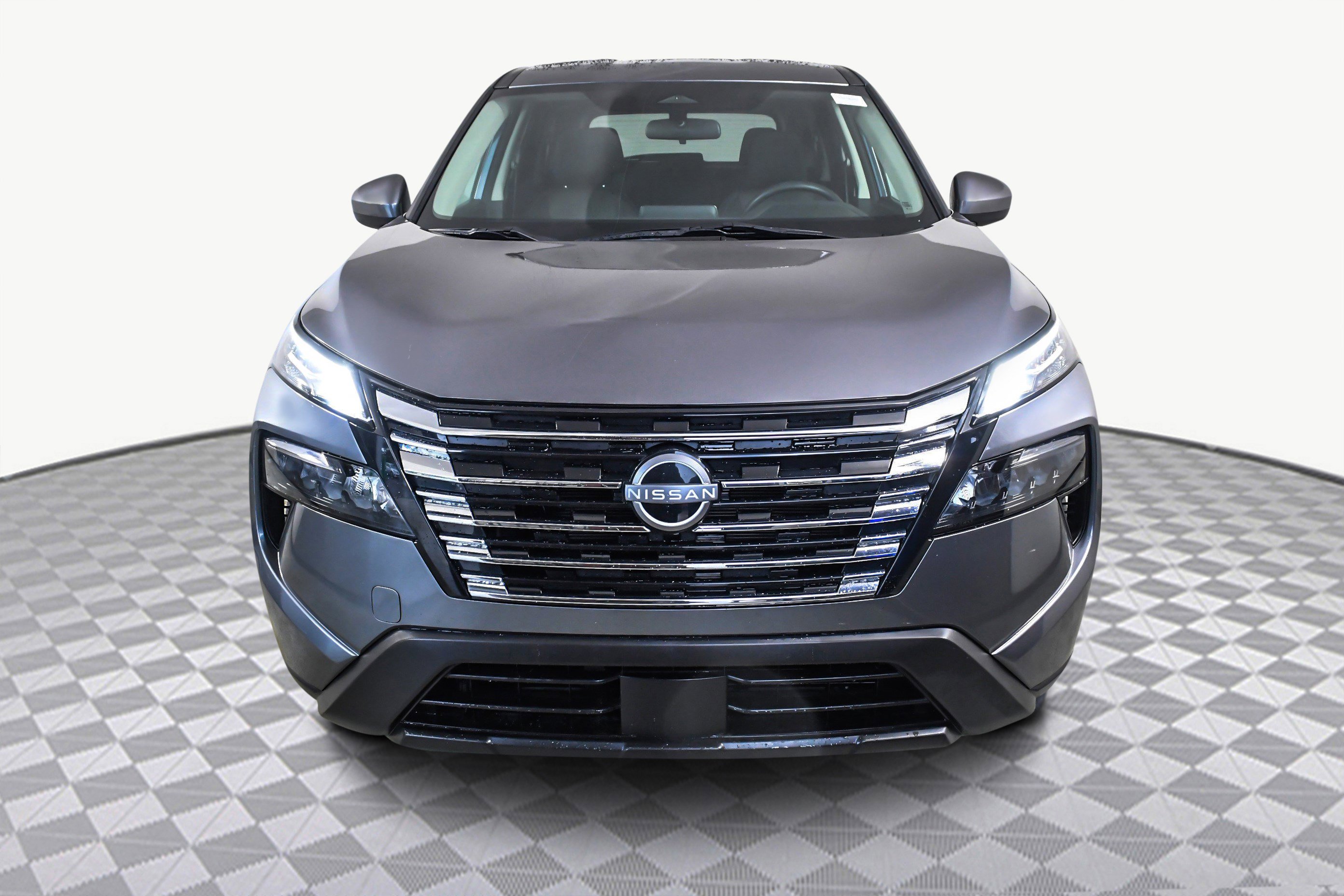 Used 2024 Nissan Rogue SV image 2