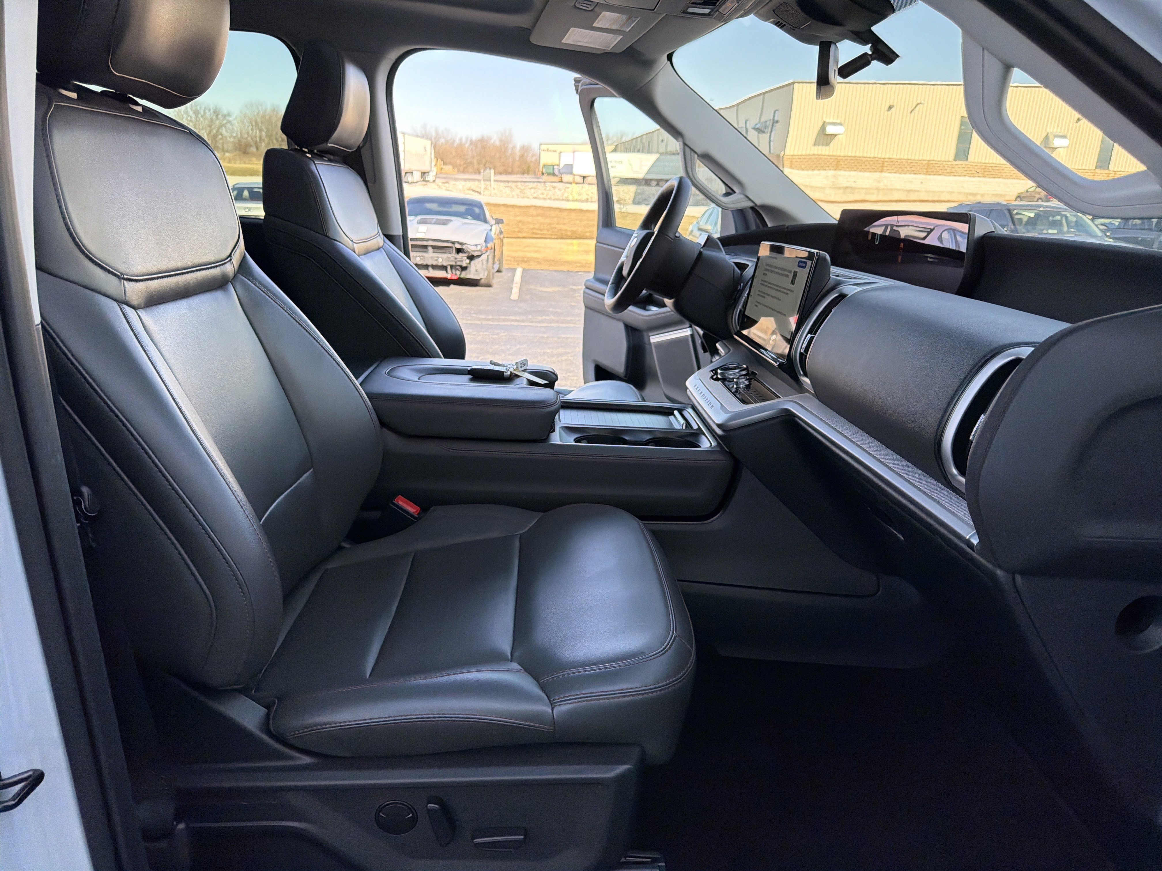 Certified 2025 Ford Expedition Active AWD/4WD image 37