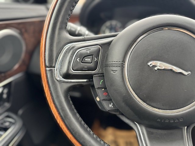 Used 2019 Jaguar XJ R-Sport image 23