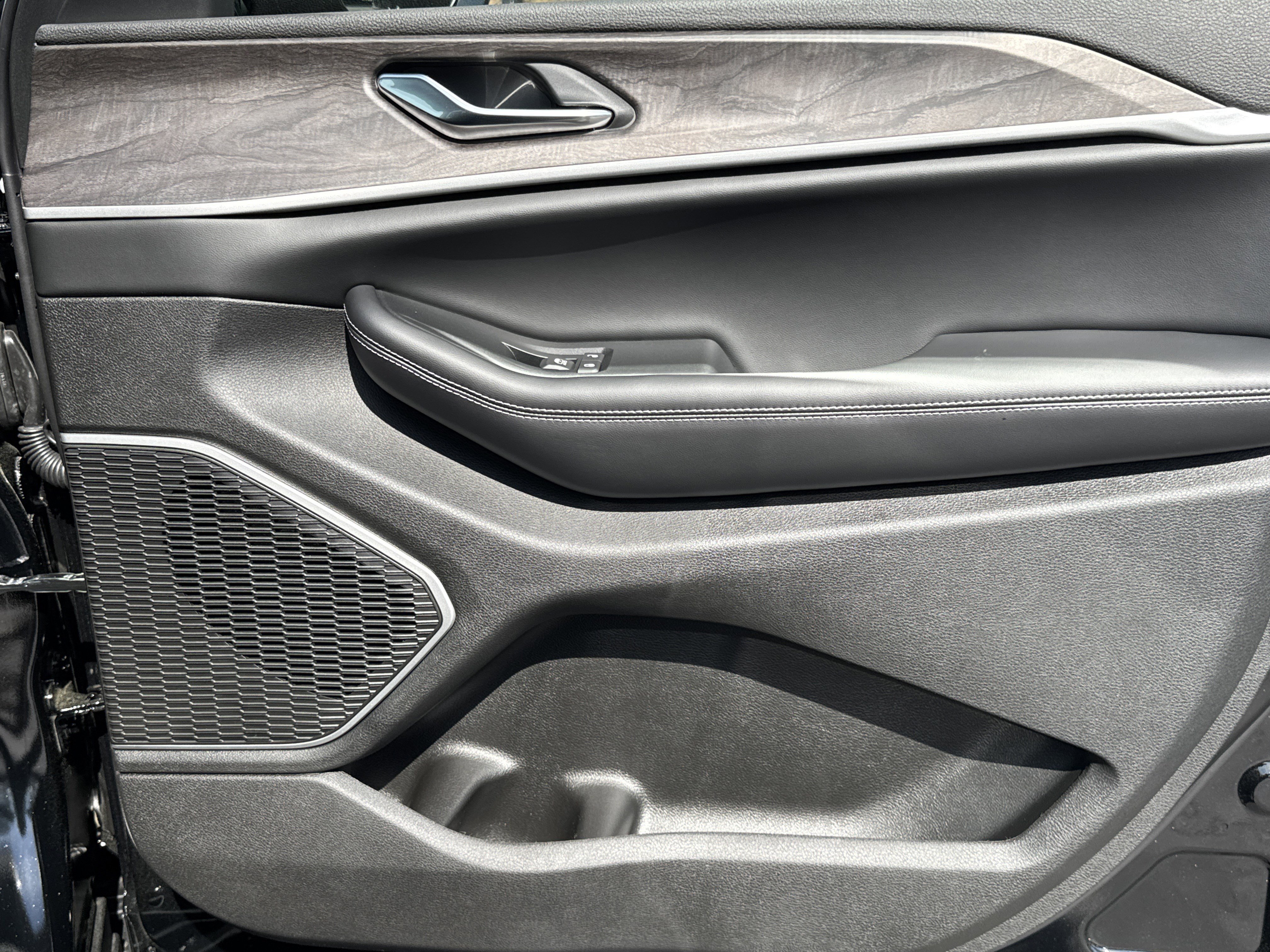 New 2026 Jeep Grand Cherokee Limited w/ Luxury Tech Group II image 17