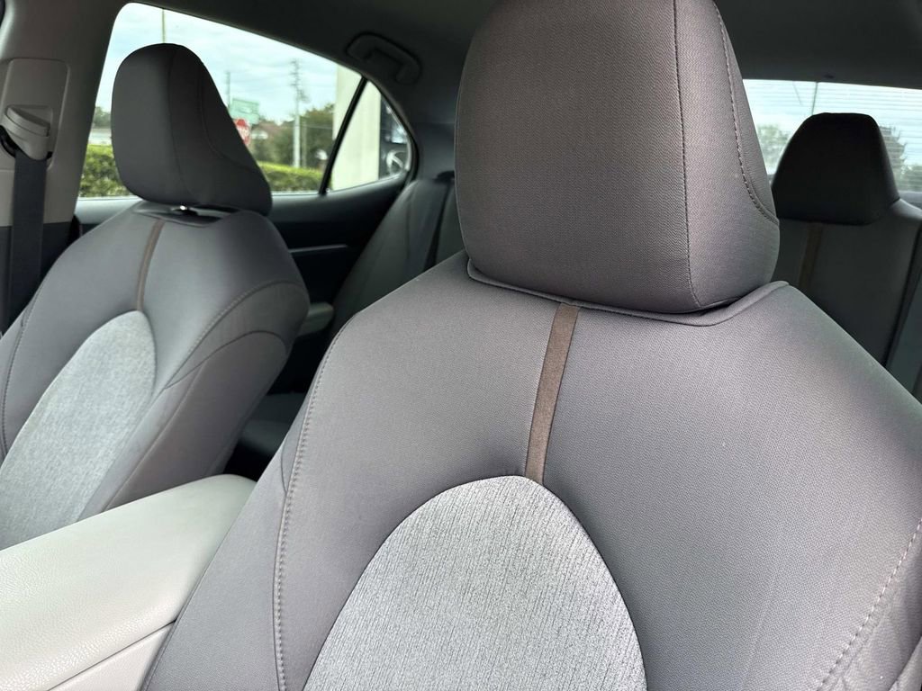 Used 2020 Toyota Camry LE image 24