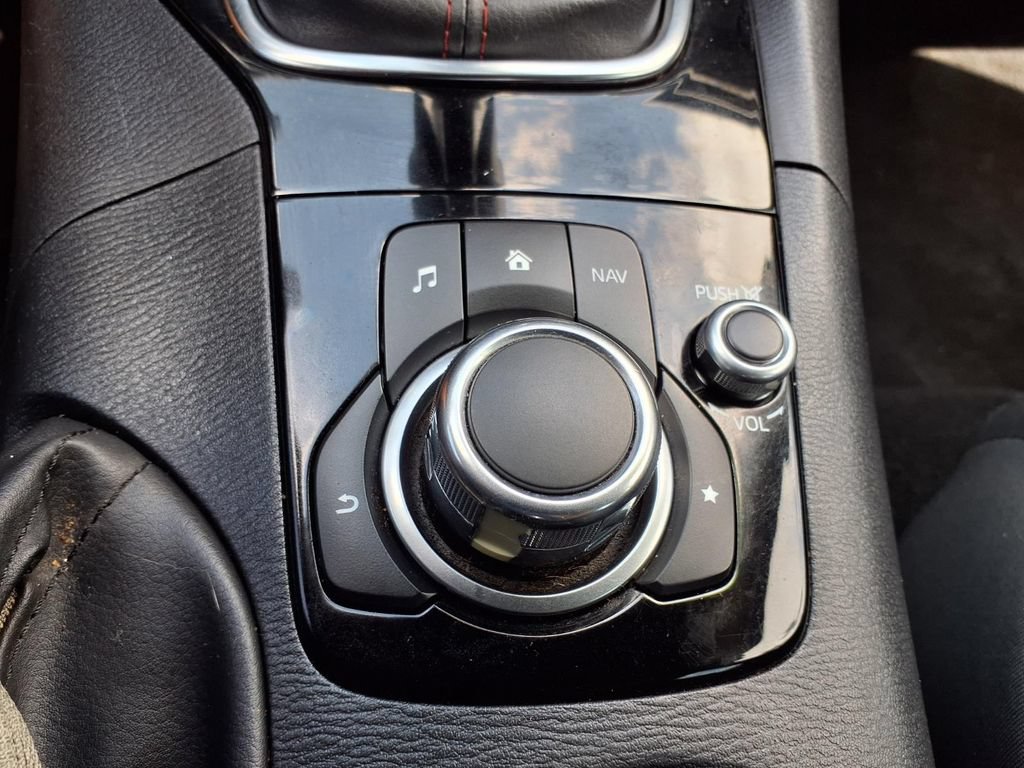 Used 2016 MAZDA MAZDA3 i Touring w/ Popular Equipment Package FWD image 27