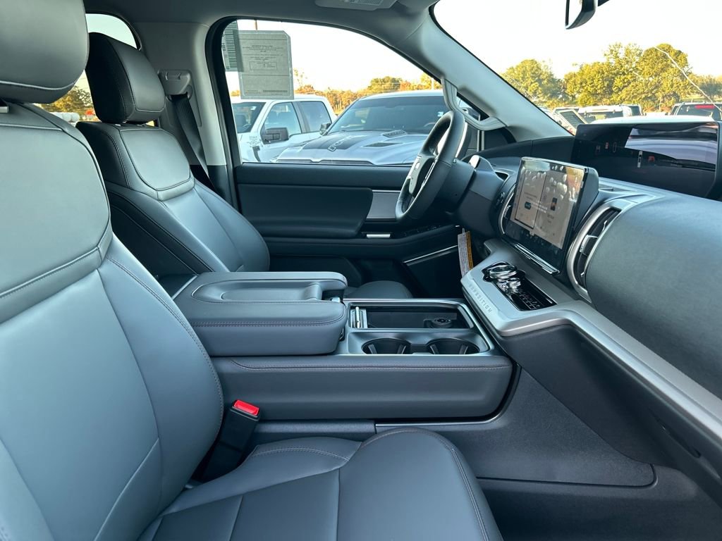 New 2025 Ford Expedition Active image 30