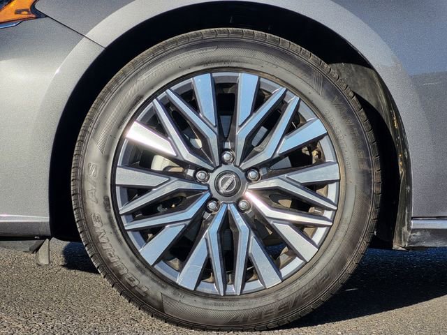 Used 2025 Nissan Altima 2.5 SV FWD image 11