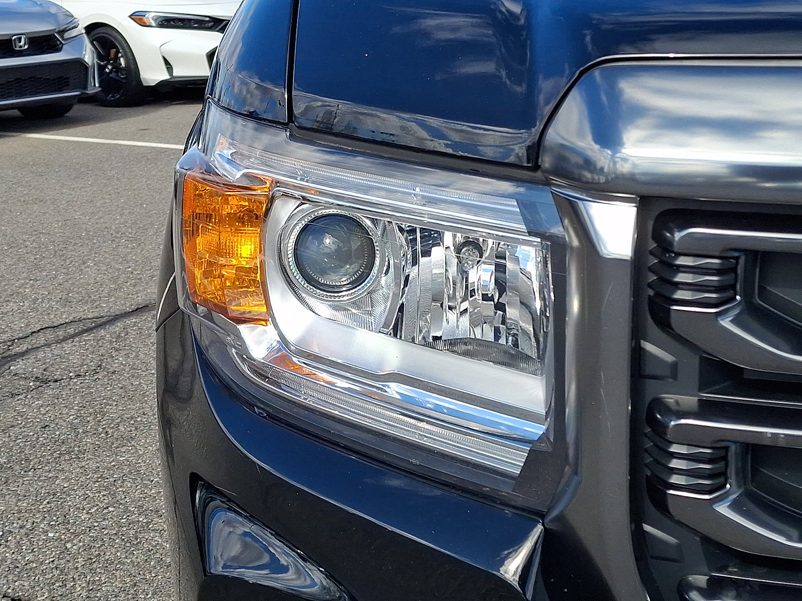 Used 2022 GMC Canyon AT4 w/ Driver Alert Package image 9