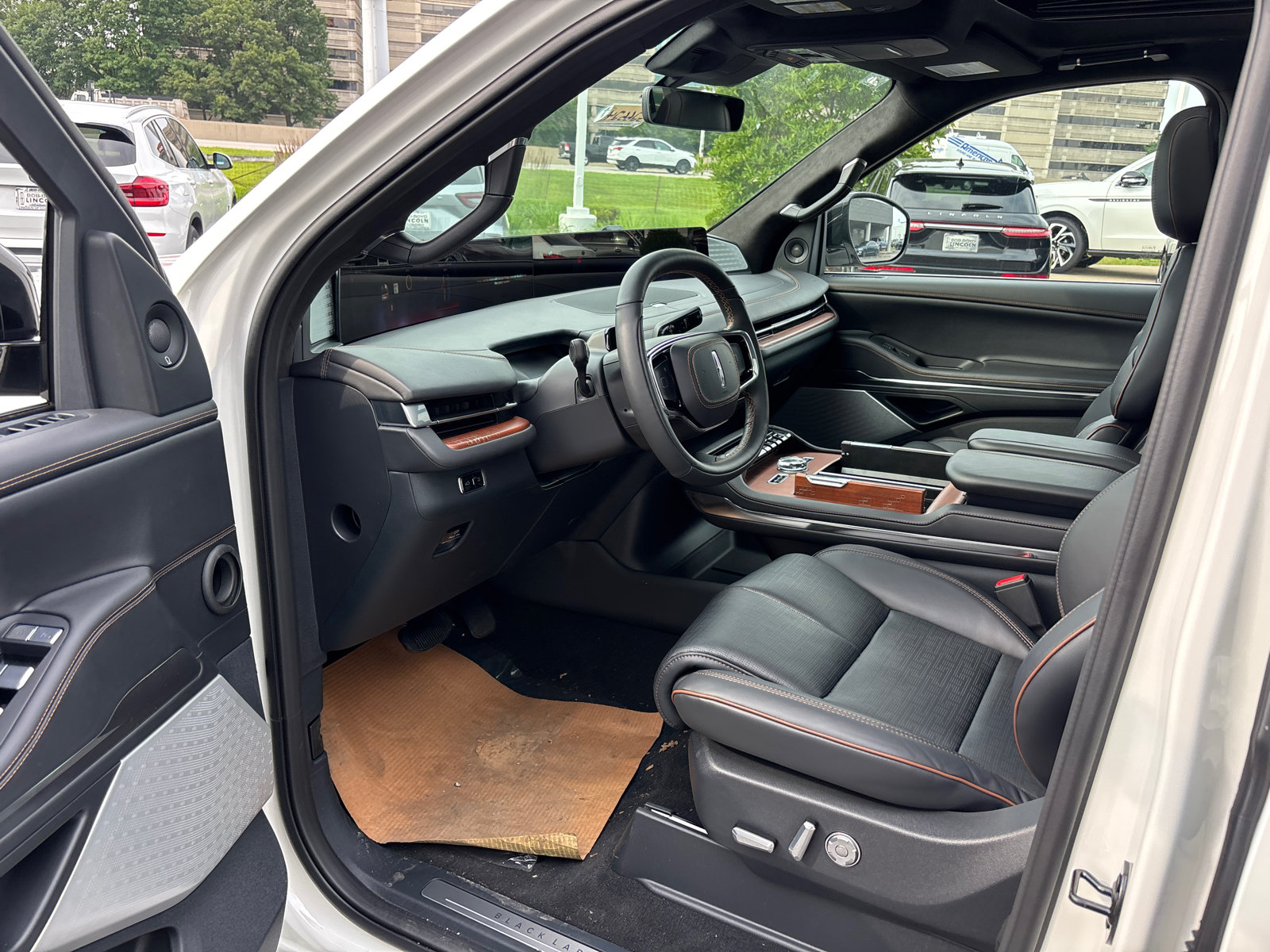 New 2026 Lincoln Navigator L Black Label AWD/4WD image 24