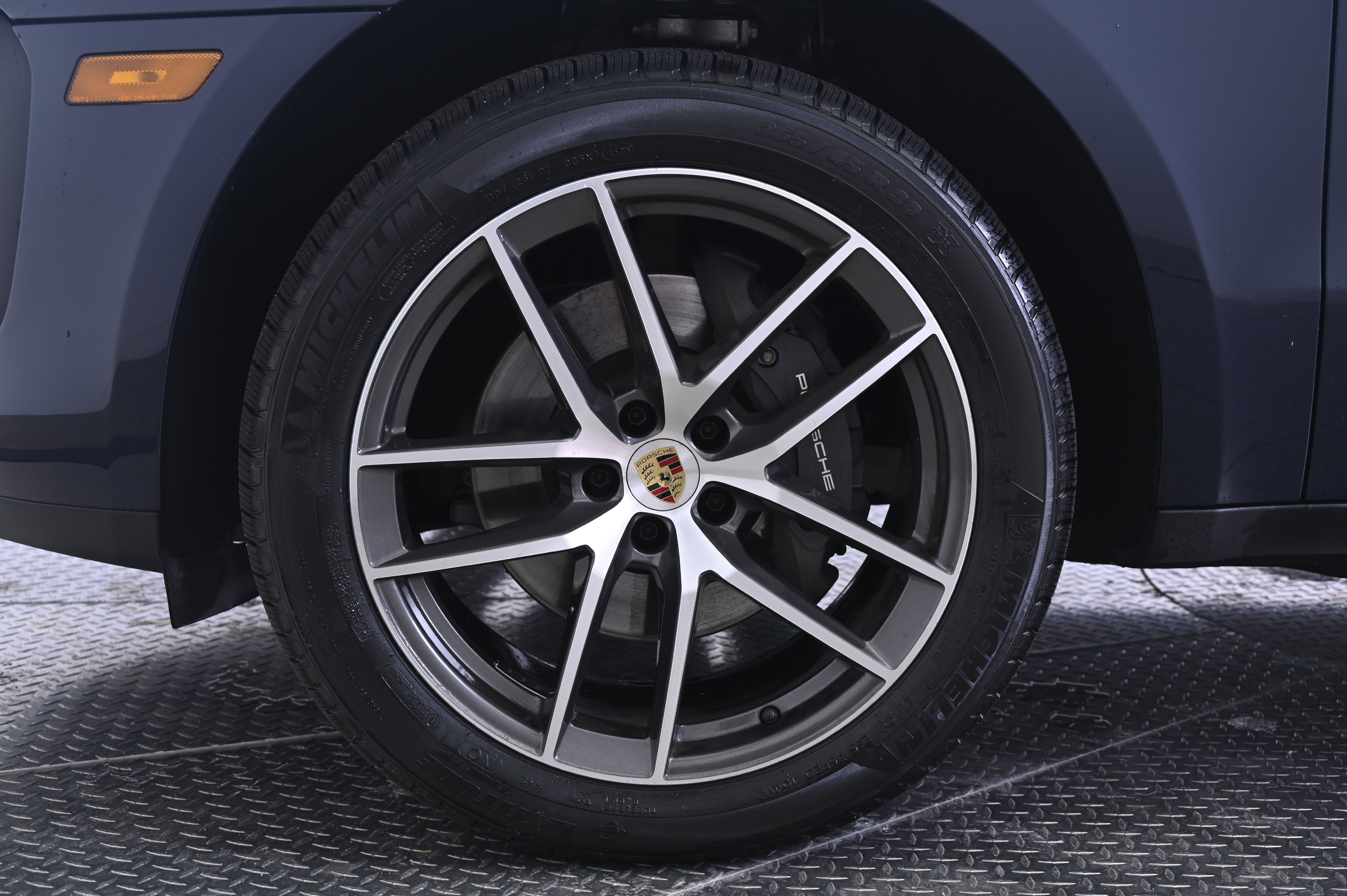Certified 2023 Porsche Macan AWD/4WD image 11
