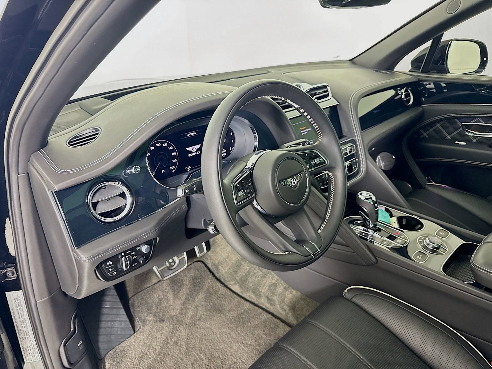 Used 2021 Bentley Bentayga AWD/4WD image 11