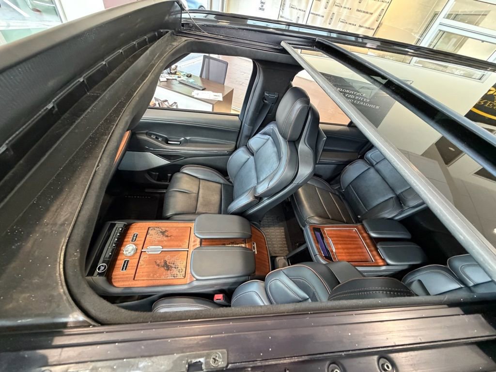New 2025 Lincoln Navigator Black Label AWD/4WD image 8