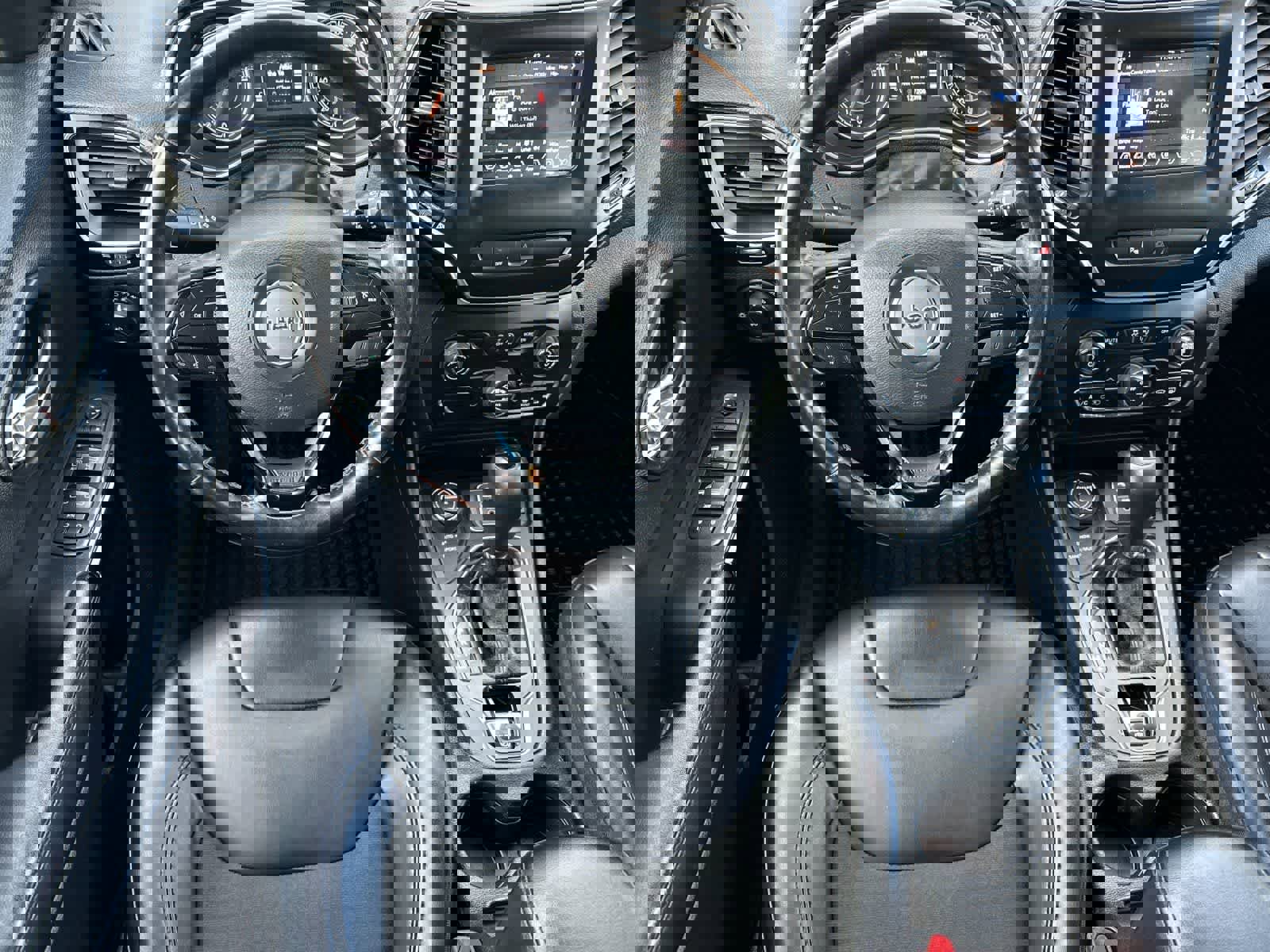 Used 2020 Jeep Cherokee Latitude Plus image 14