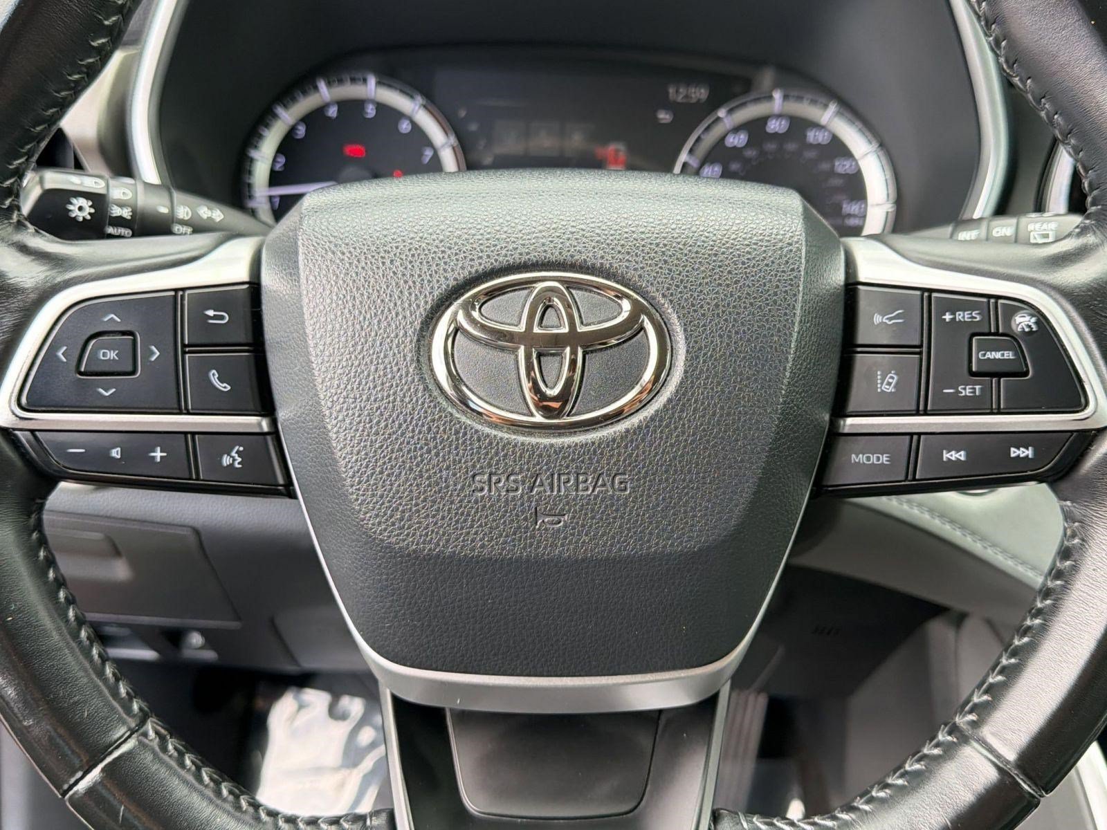 Used 2023 Toyota Highlander XLE FWD image 15