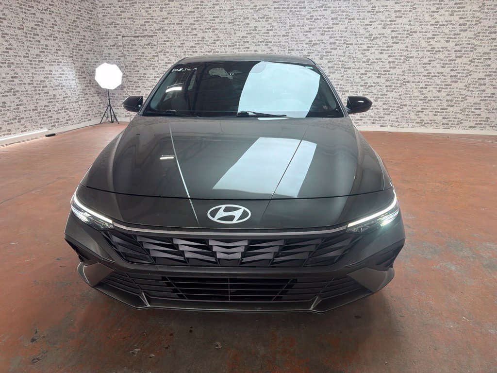 Certified 2025 Hyundai Elantra Sport FWD image 2