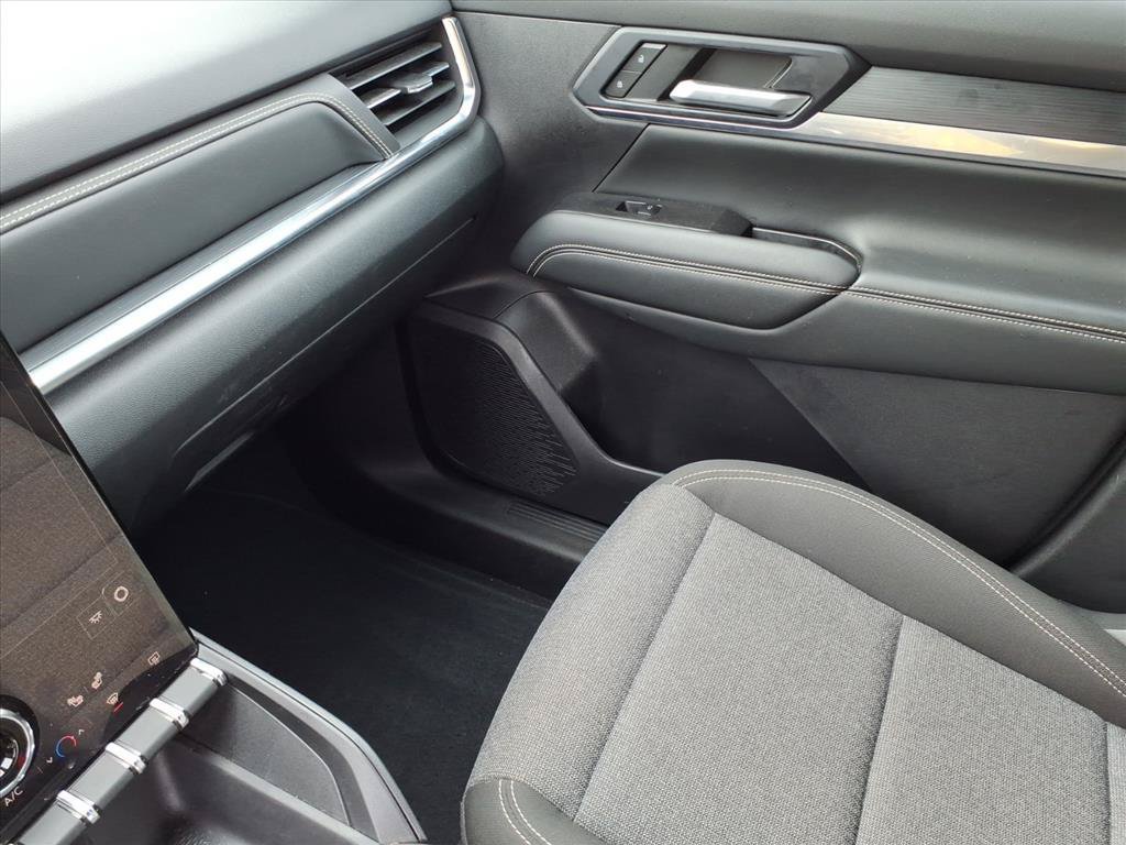 Used 2025 GMC Terrain Elevation w/ Technology Package II AWD/4WD image 32