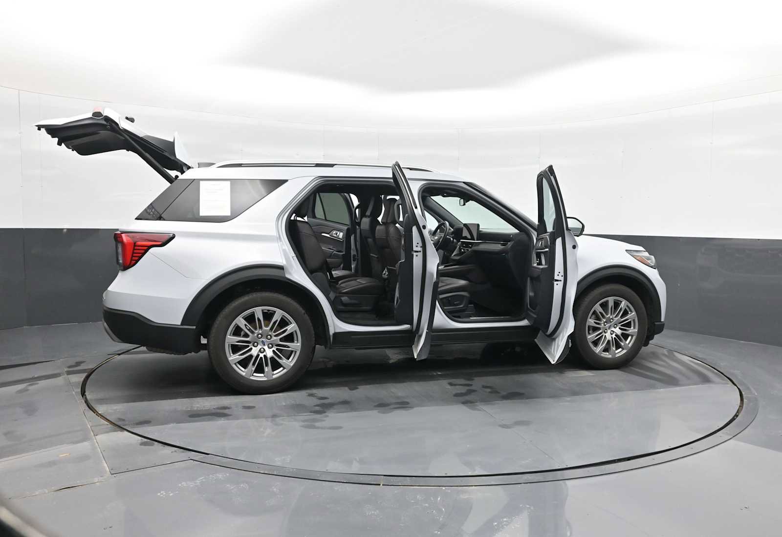 Used 2025 Ford Explorer Platinum image 39