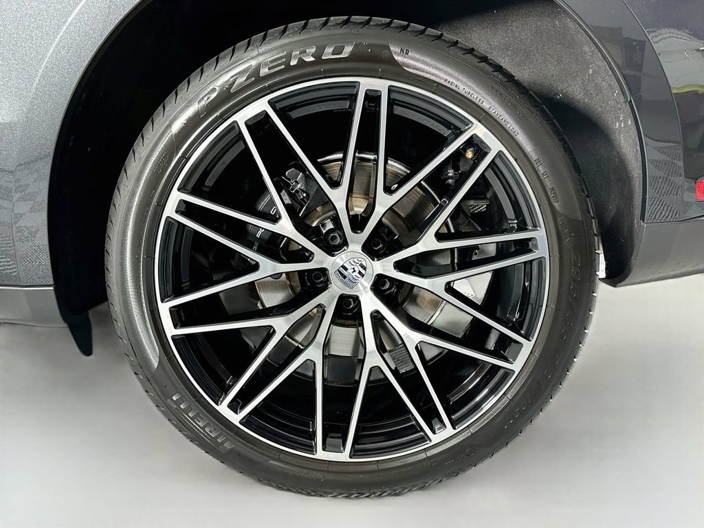 Certified 2026 Porsche Macan AWD/4WD image 33