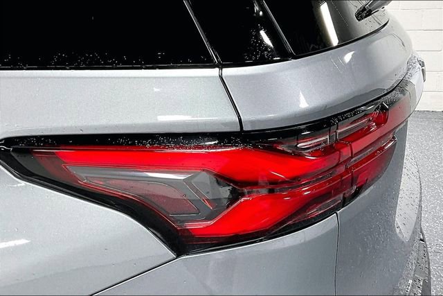 Used 2023 Chevrolet Traverse LT w/ LT Premium Package image 23