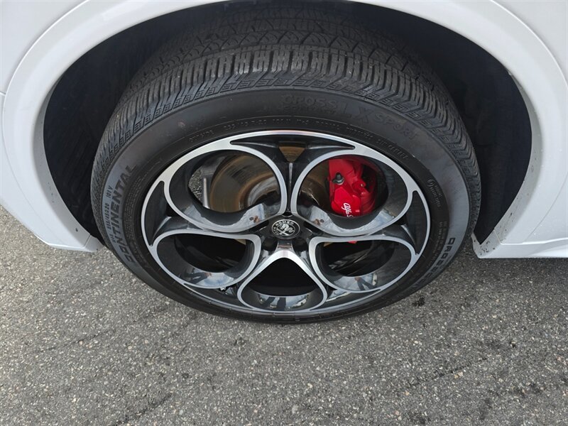Used 2023 Alfa Romeo Stelvio Veloce AWD/4WD image 26