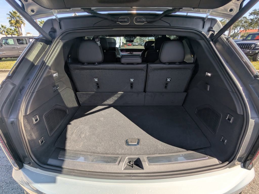 New 2025 Cadillac Escalade IQ Sport 1 w/ LPO, ONYX Package image 13