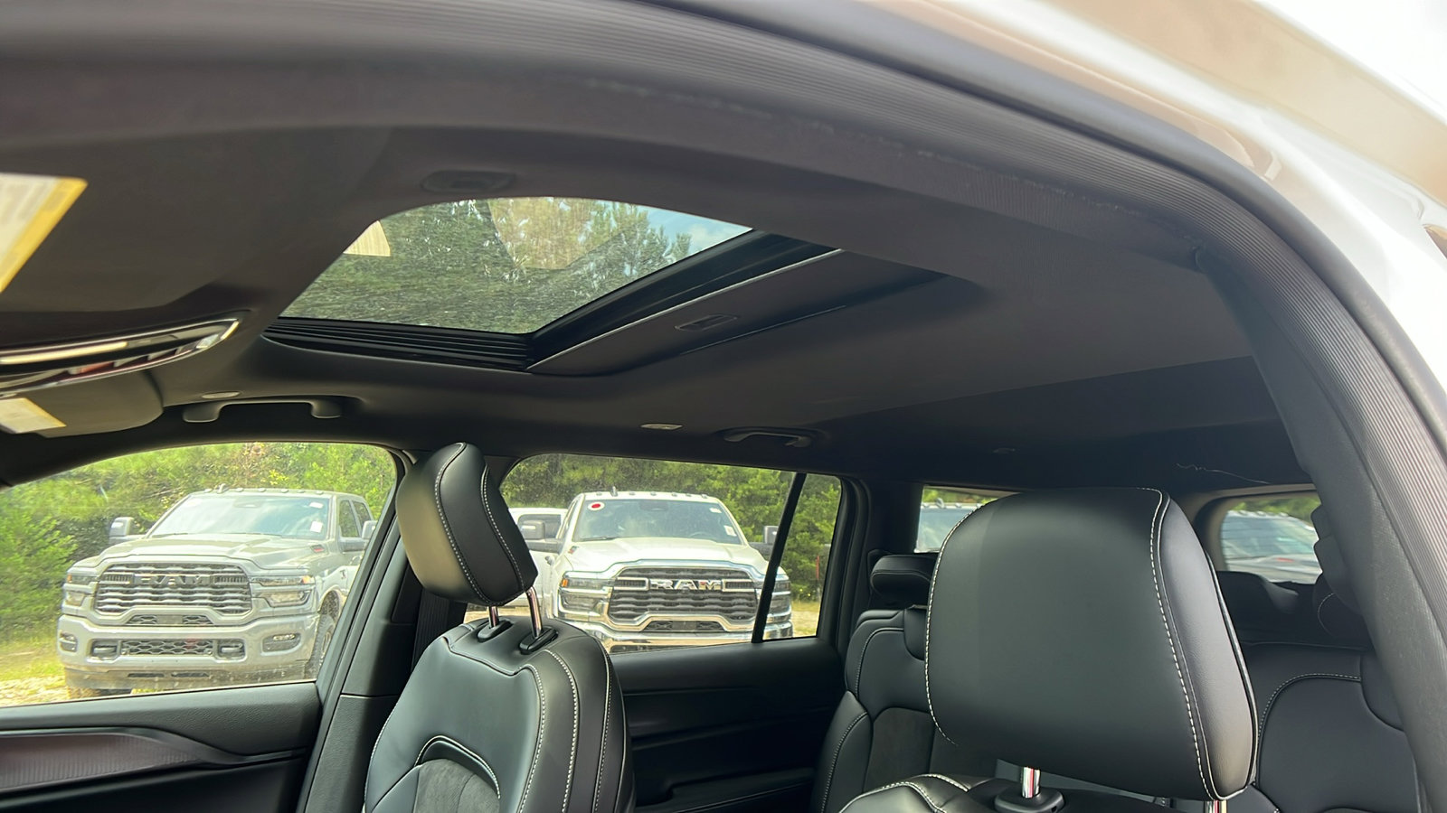 New 2025 Jeep Grand Cherokee L Altitude image 19