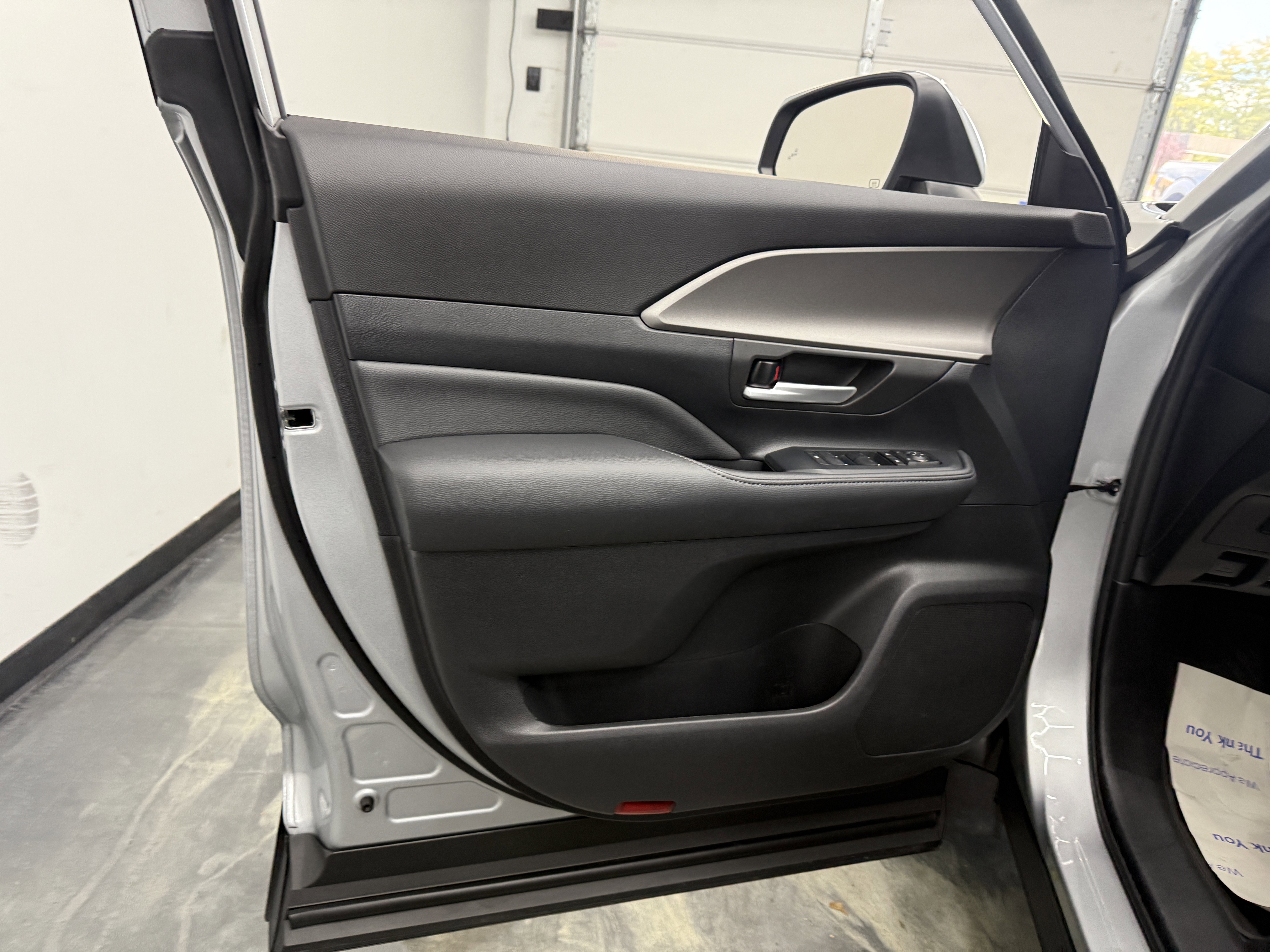 Used 2024 Toyota Grand Highlander XLE image 11