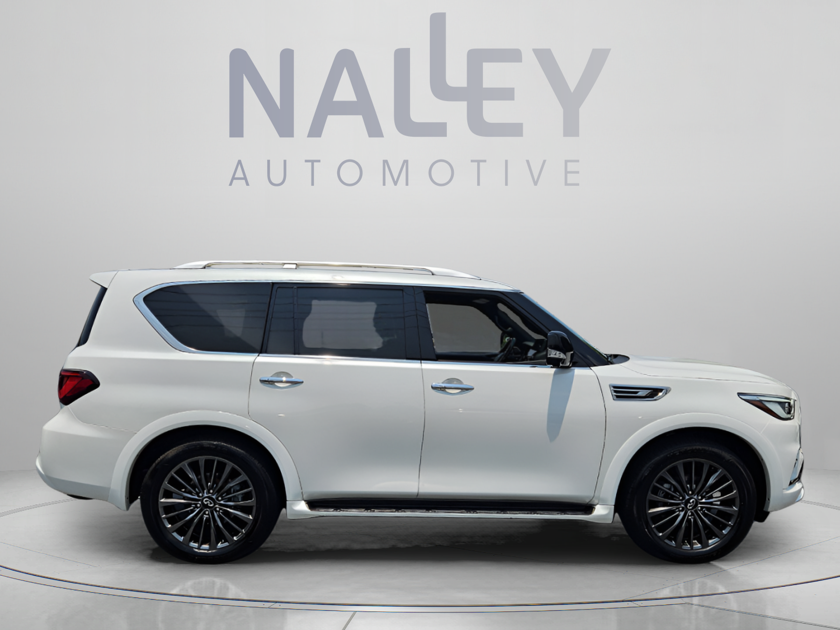 Used 2024 INFINITI QX80 Sensory AWD/4WD image 6