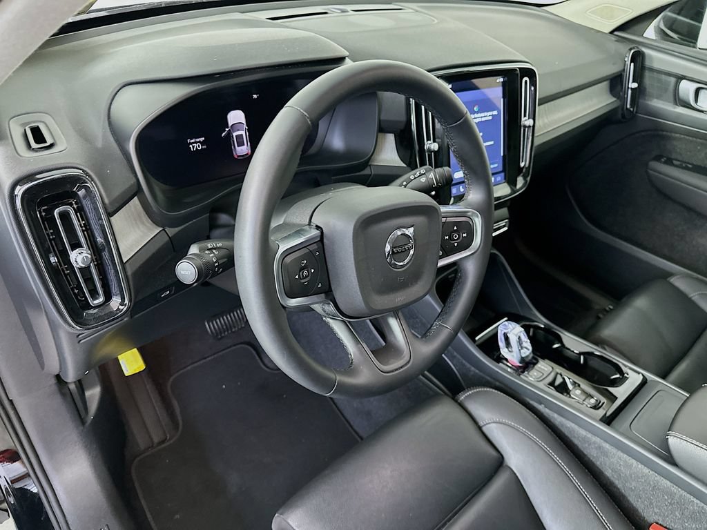 Used 2024 Volvo XC40 B5 Plus AWD/4WD image 30