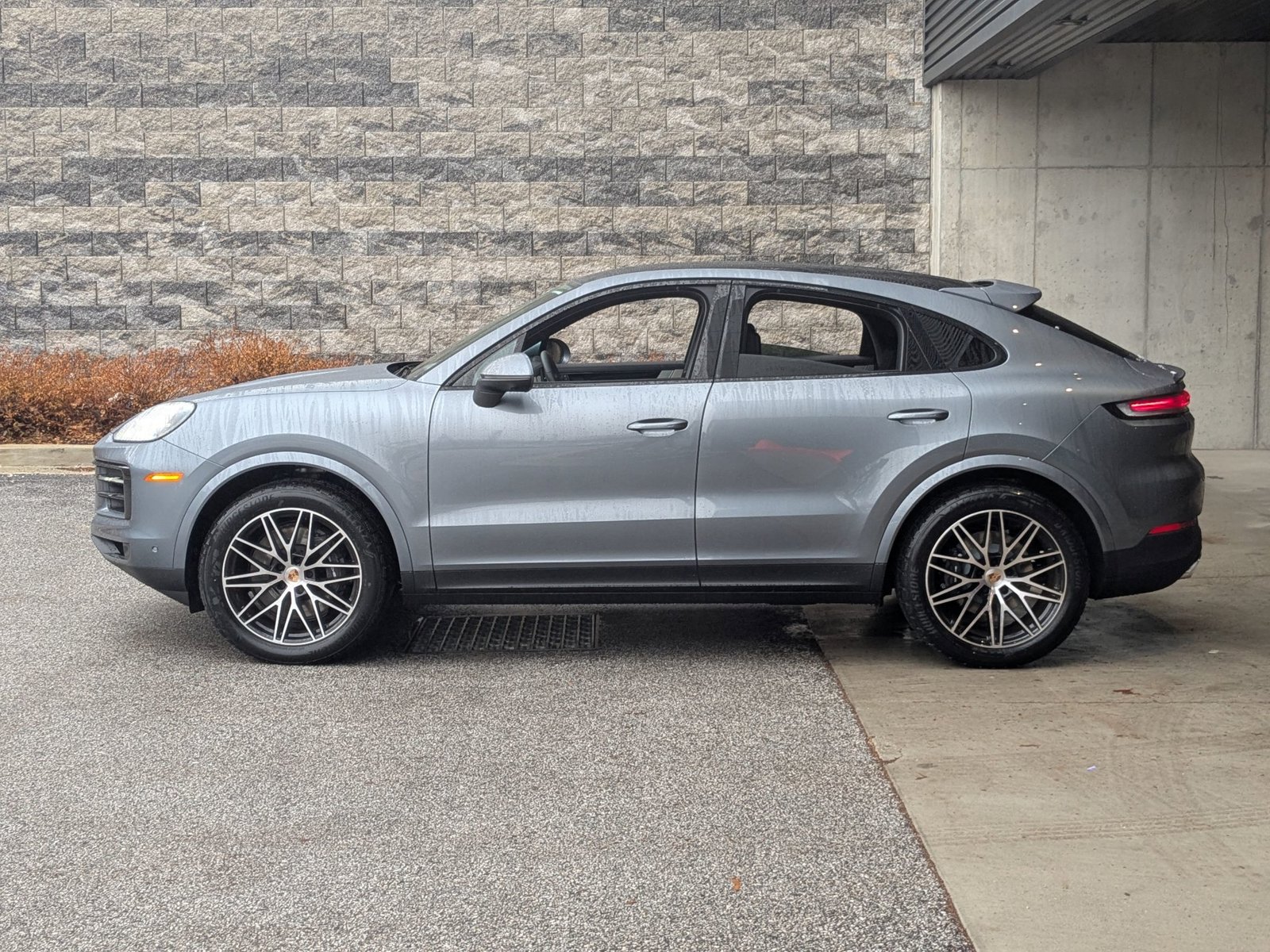 New 2026 Porsche Cayenne Coupe AWD/4WD image 2