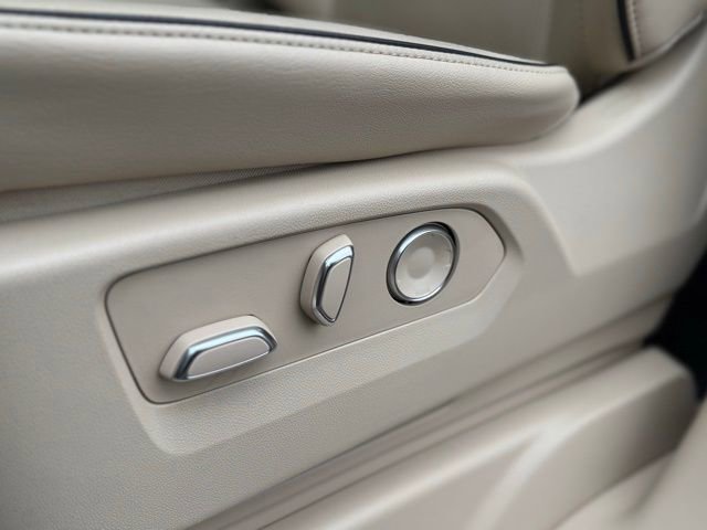 Used 2021 Cadillac Escalade Premium Luxury image 16