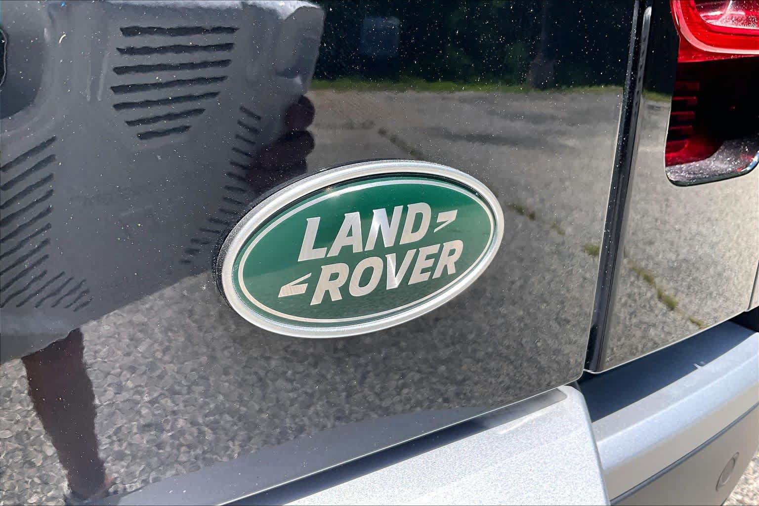Used 2023 Land Rover Defender 110 SE AWD/4WD image 33