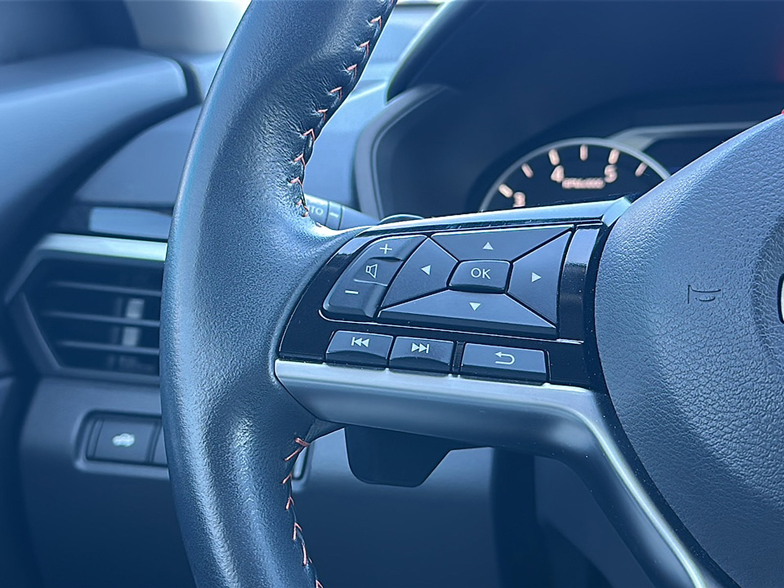 Used 2023 Nissan Altima 2.5 SR w/ SR Premium Package image 28