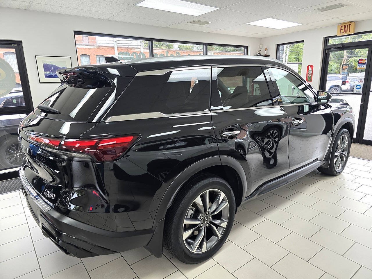 Used 2023 INFINITI QX60 Luxe w/ Cargo Package AWD/4WD image 9