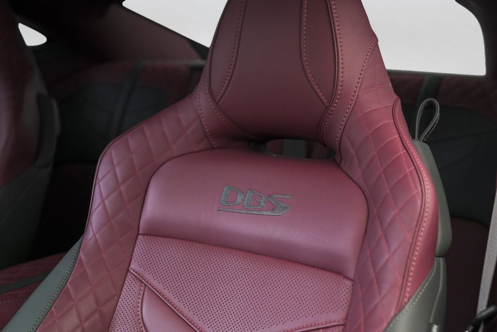 Used 2023 Aston Martin DBS Coupe RWD image 20