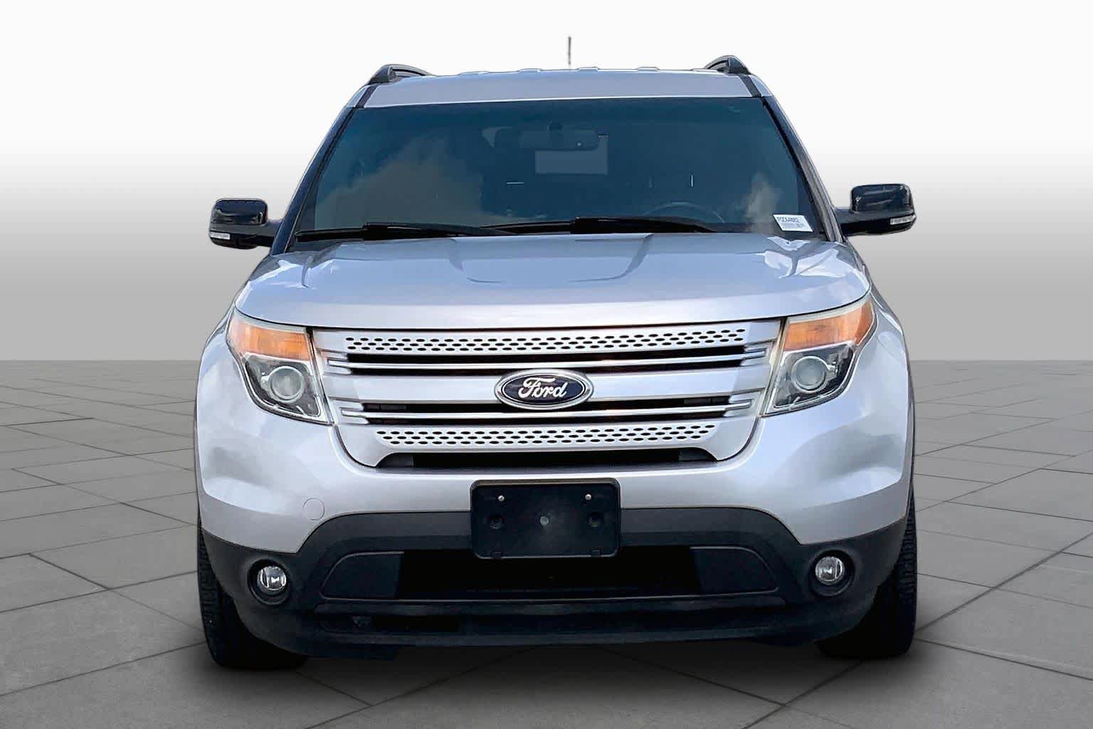 Used 2015 Ford Explorer XLT w/ Equipment Group 202B AWD/4WD image 4