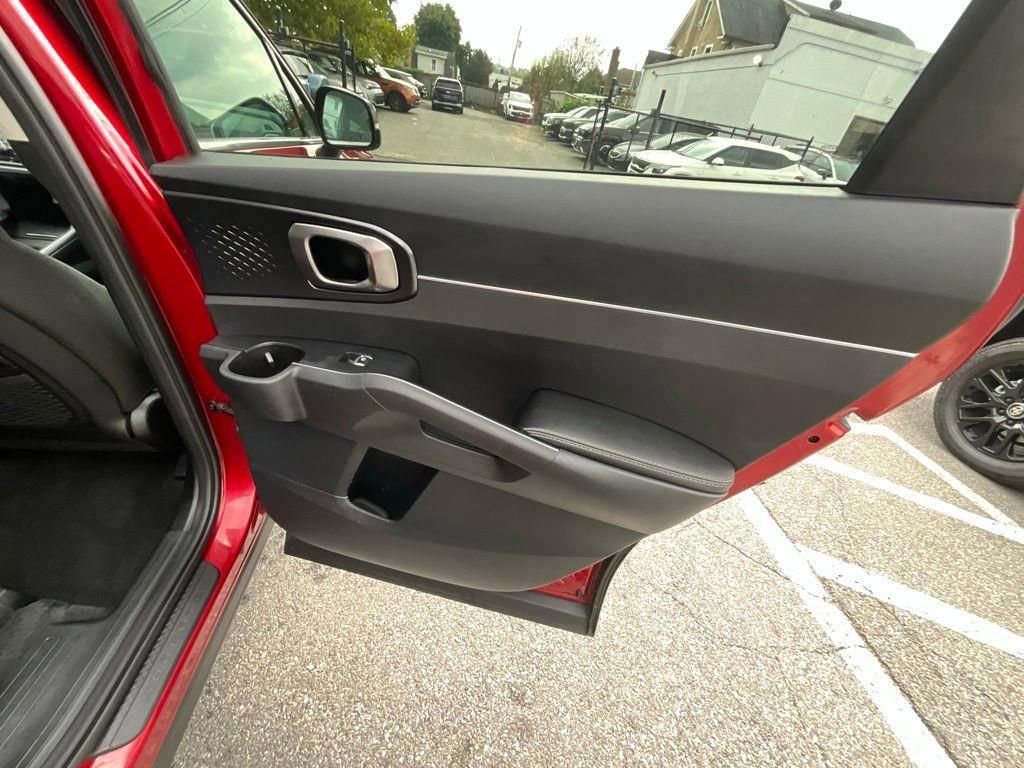Used 2023 Kia Sorento LX image 30