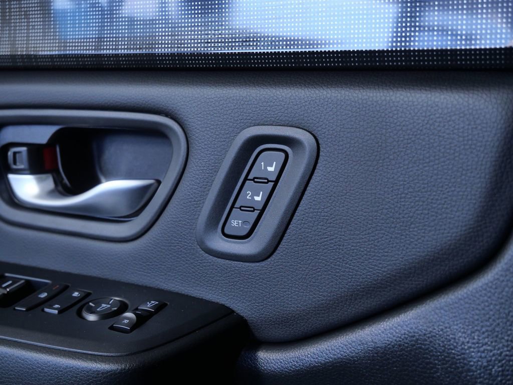 Used 2025 Honda Pilot Black Edition image 29
