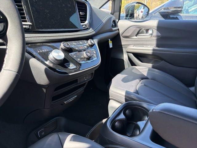 New 2026 Chrysler Pacifica Select w/ S Appearance Package FWD image 21