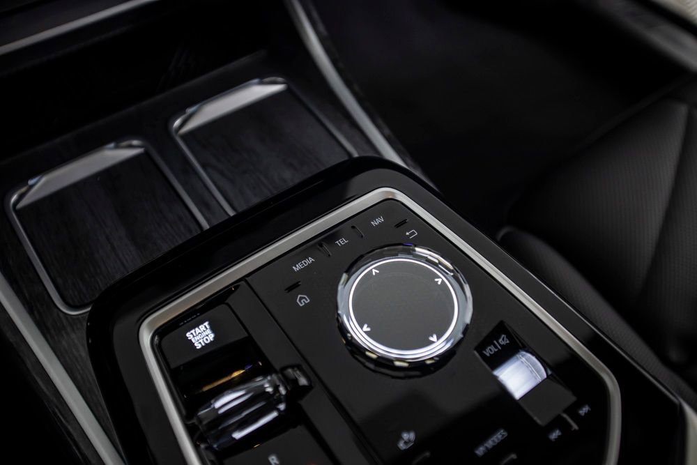 Used 2026 BMW 740i w/ Premium Package RWD image 36